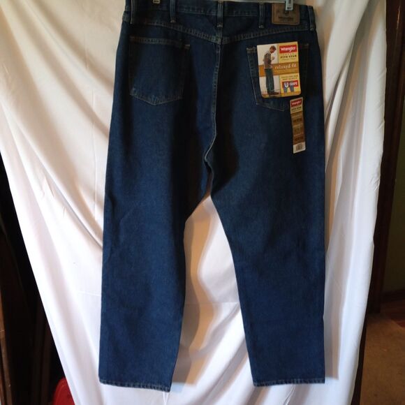 Men's Wrangler 5 Star Relaxed Fit Jeans NEW With Tags  42 x 32 9760WDR - Picture 2 of 6